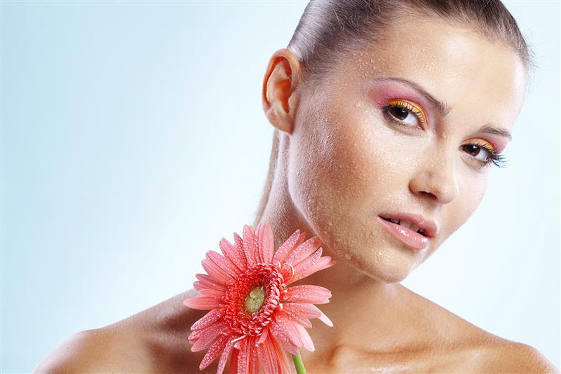 TEENS WITH ACNE-PRONE SKIN: CAUSES + TREATMENT